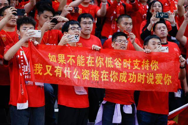 金元足球毁了联赛 但高收入是家长让孩子踢球最朴素的理由