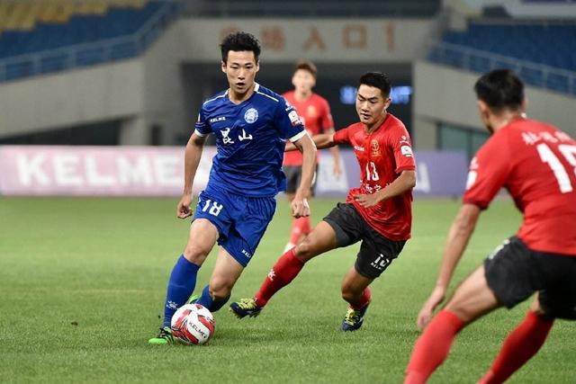 马兹拉维6次抢断9次对抗+2次解围 本赛季保持全勤